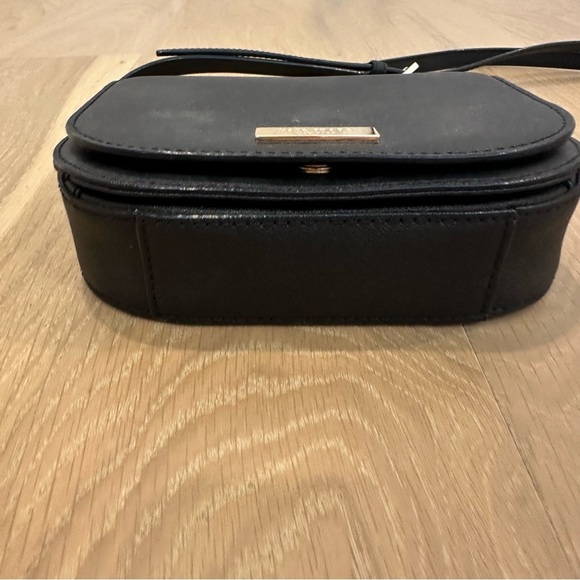 Kate Spade New York Black Hatch Leather Carsen Crossbody Bag Purse Small Gold - Picture 6 of 16